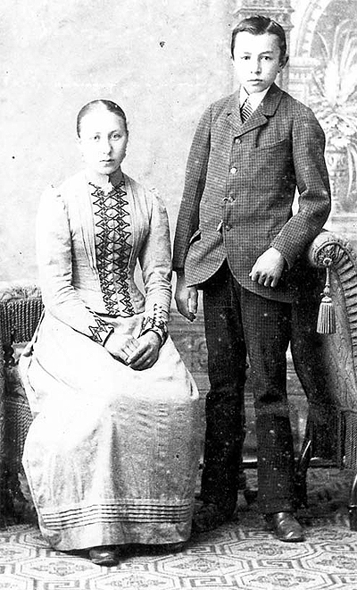 Friedrich Karl Ströher mit seiner Schwester Bertha, um 1890