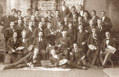 Zandersche Malschule in Halle, 1895, 2. Reihe, erster links